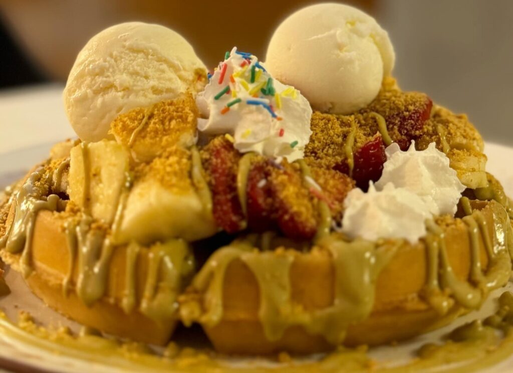 Πάμε για παγωτό, κρέπα και waffles για να καταπολεμήσουμε τον καύσωνα