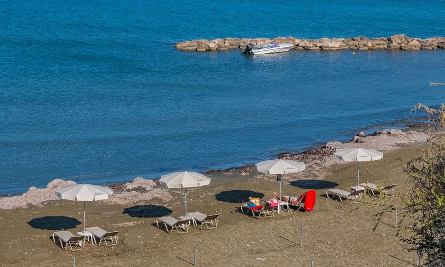 Παρανομίες σε παραλίες Περβολιών διαπίστωσε λειτουργός Επιτρόπου Περιβάλλοντος