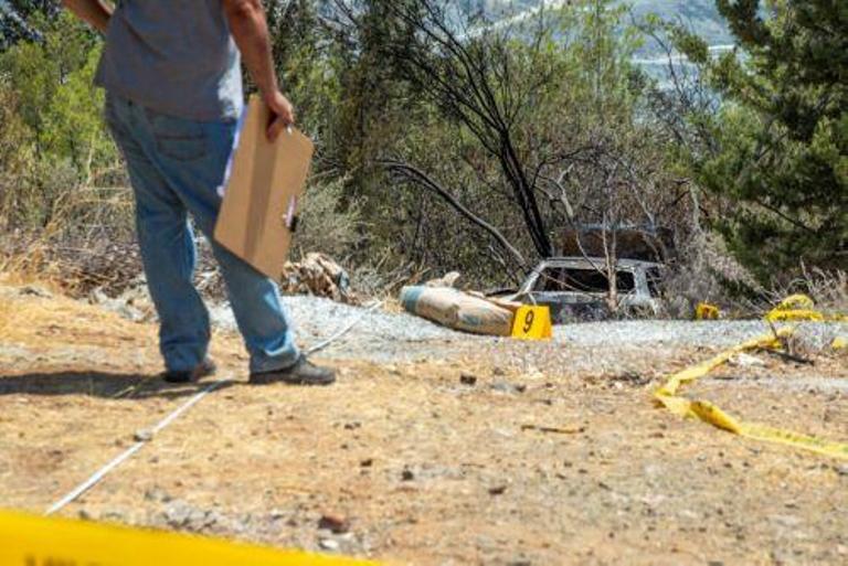 Πυροβολισμό δέχθηκαν οι απανθρακωμένοι άνδρες – Φόνο διερευνά η Αστυνομία