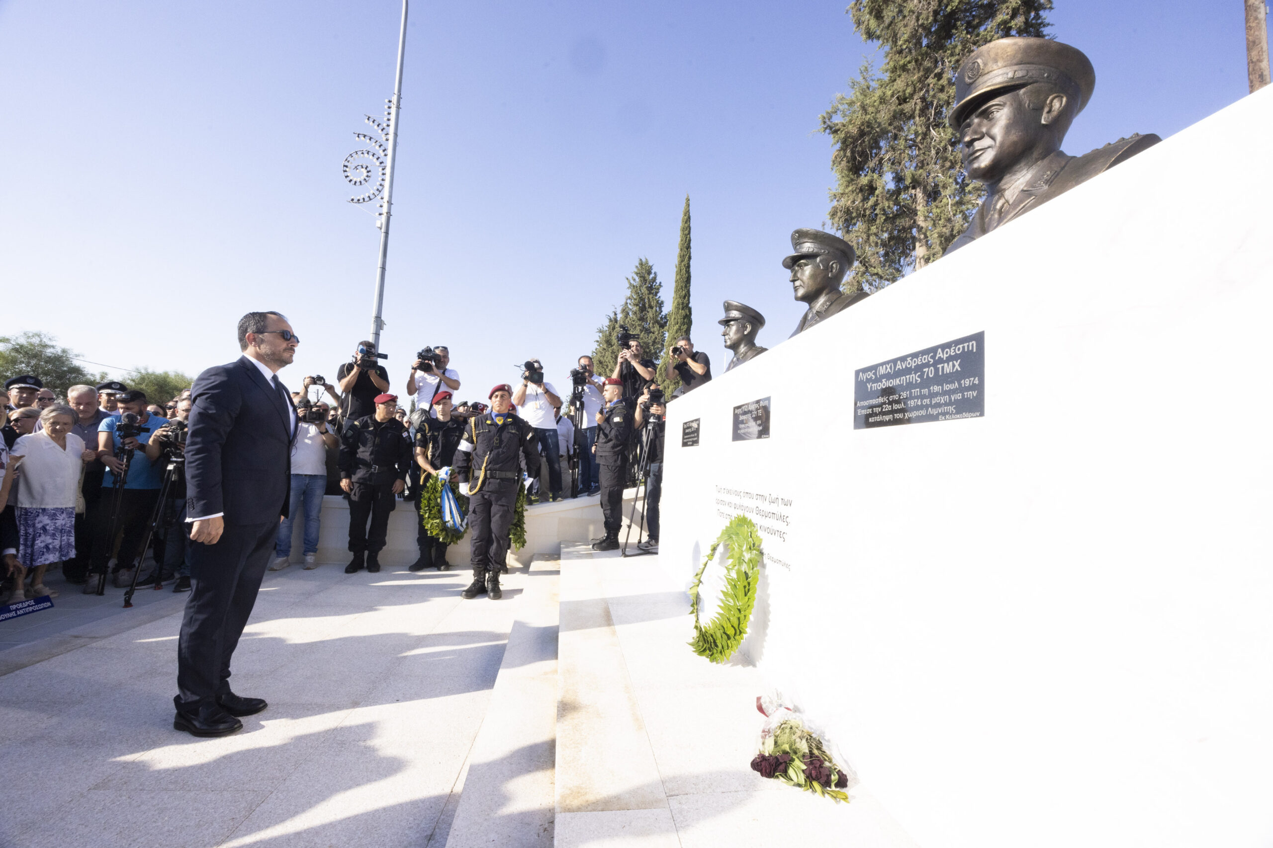 Ο ΠτΔ τέλεσε τα αποκαλυπτήρια των προτομών των ηρώων Χ. Φώτη, Τ. Μάρκου και Α. Αρέστη