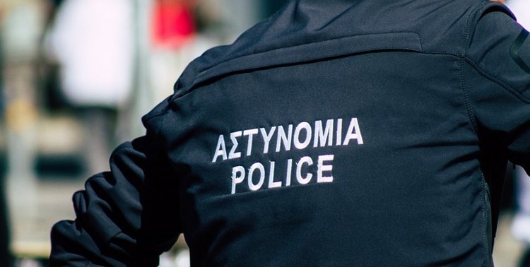 Συνελήφθη αστυνομικός για βιασμό, τέθηκε σε διαθεσιμότητα