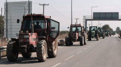 ΔΙΑΜΑΡΤΥΡΙΑ ΠΛΗΜΜΥΡΟΠΑΘΩΝ ΑΓΡΟΤΩΝ ΣΤΟΝ ΠΛΑΤΥΚΑΜΠΟ ΛΑΡΙΣΑΣ(ΛΕΩΝΙΔΑΣ ΤΖΕΚΑΣ/EUROKINISSI)
