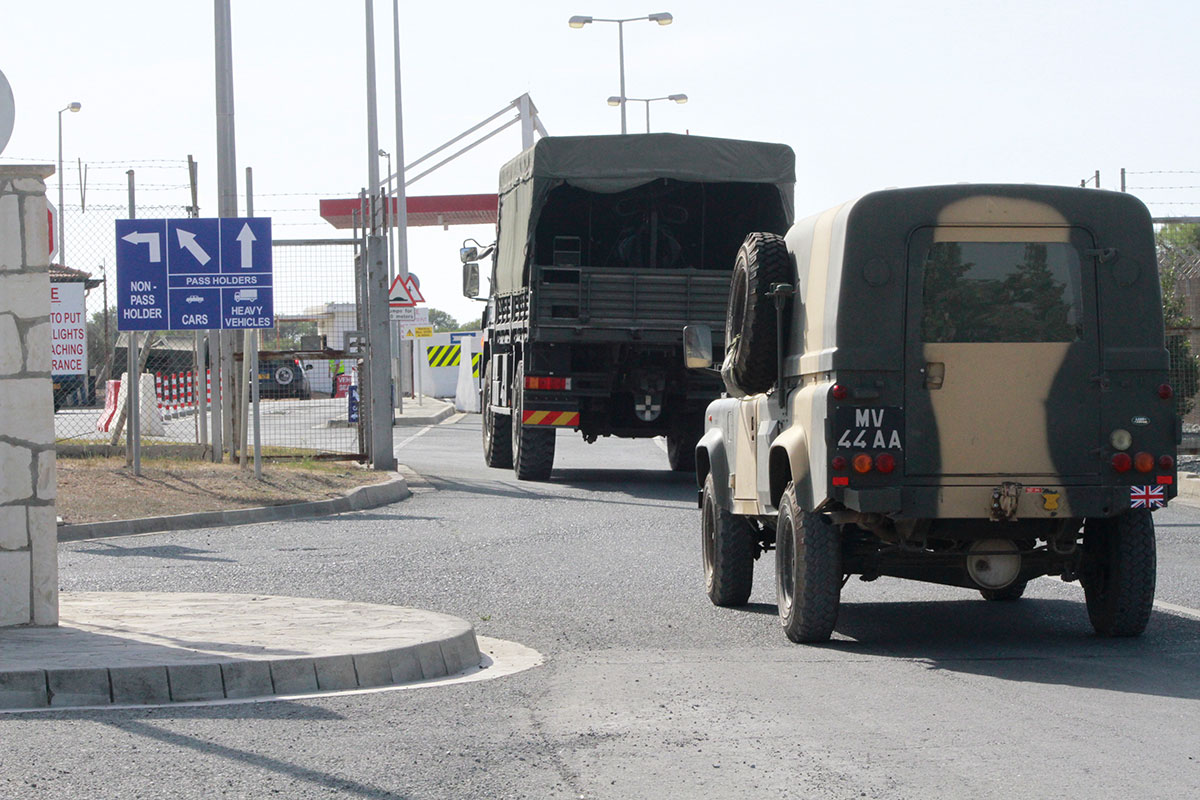 Εξήραν τη συνεργασία Δημοκρατίας – Βάσεων για αντιμετώπιση των πυρκαγιών