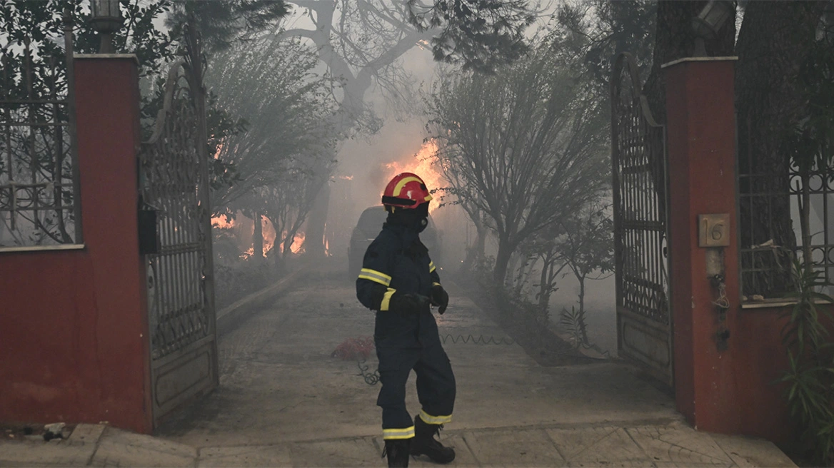 Σε Πεντέλη, Βριλήσσια, Διόνυσο και Αφίδνες τα κυριότερα μέτωπα της φωτιάς στην Αττική