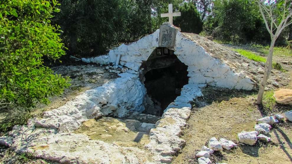 Το εξωκλήσι της Παναγίας της Ευαγγελίστριας στη Ξυλοφάγου,  αλλιώς η “Παναγία του Συρμάτου”