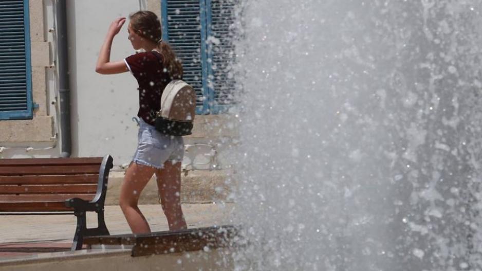 Σε κλοιό καύσωνα παραμένει η Κύπρος, σε ισχύ νέα κίτρινη προειδοποίηση