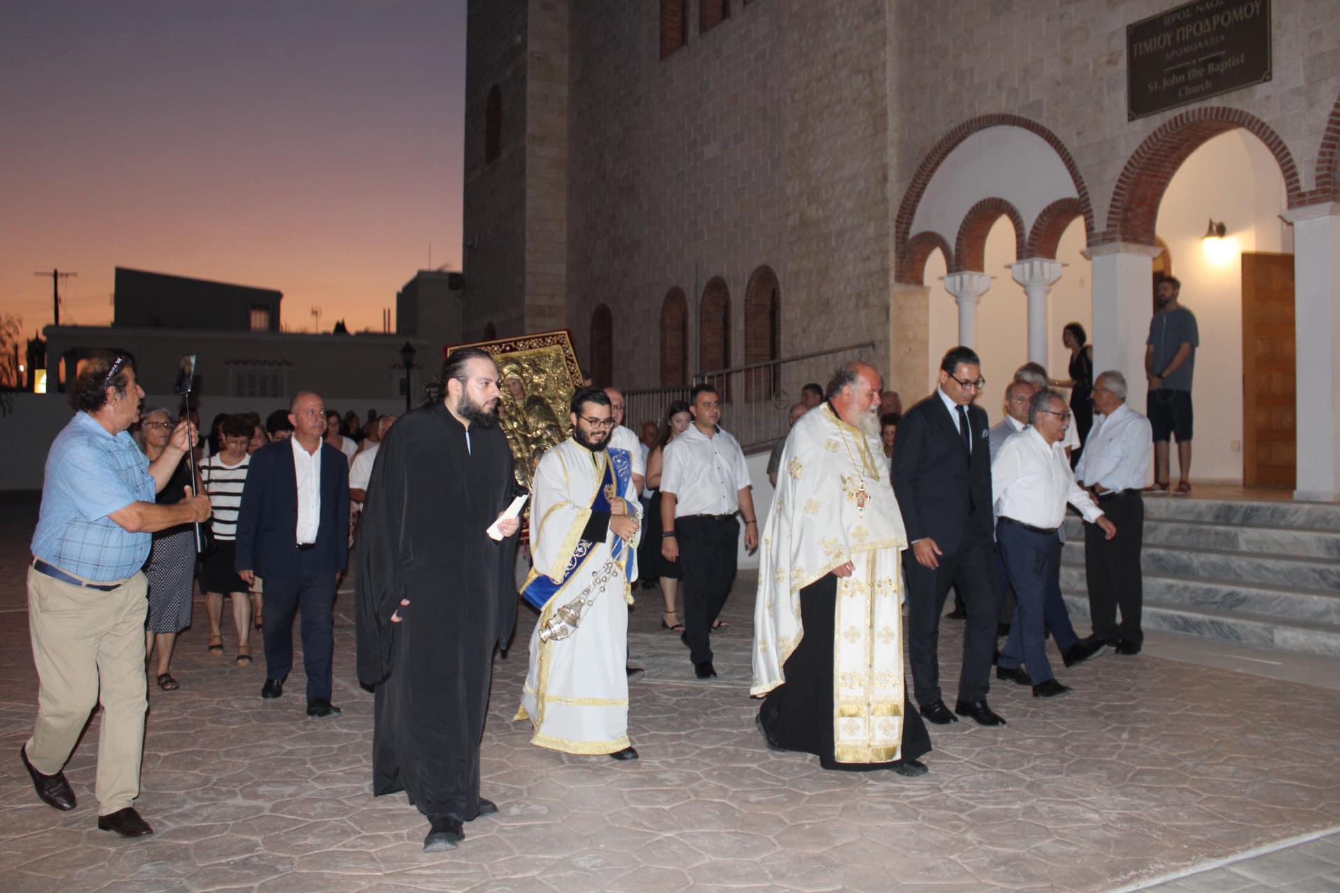 Από την πανηγυρική Θεία Λειτουργία για το Γενεθλίο της Παναγίας στον Ιερό Ναό Τιμίου Προδρόμου στη Δρομολαξιά