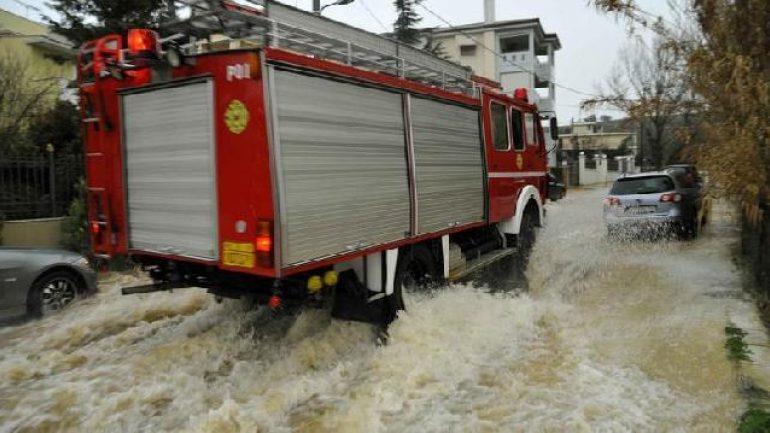 Έφερε προβλήματα η κακοκαιρία σε Κοφίνου και Λεύκαρα: Πλημμύρισε οικία, πτώσεις δέντρων και πετρών