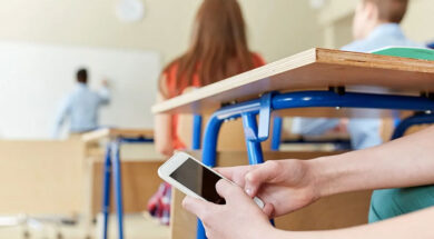 smartphone-school