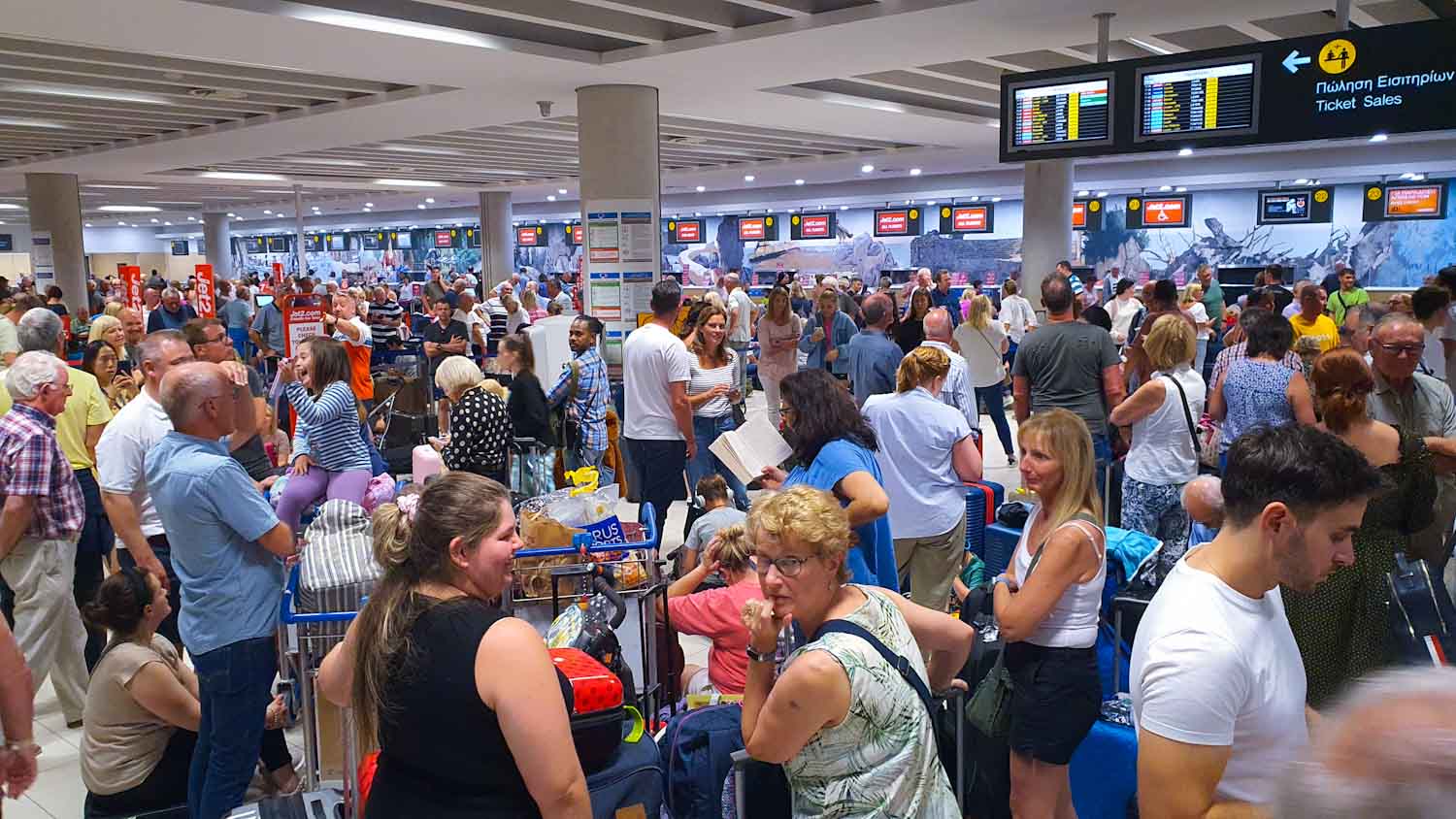 Ρεκόρ όλων των εποχών στην επιβατική κίνηση στα αεροδρόμια Λάρνακας και Πάφου