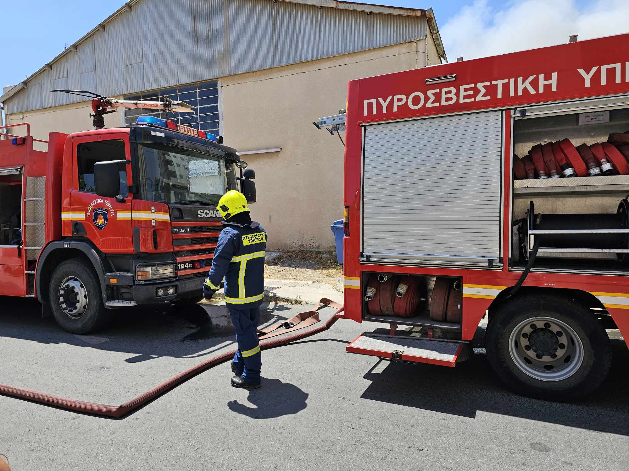 Πυρκαγιά κοντά σε συνεργείο στη Λάρνακα – Κάηκαν ελαστικά (βίντεο)