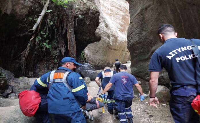 Γυναίκα έχασε την ισορροπία της και έπεσε σε φαράγγι, παρενέβησαν Αστυνομία και Πυροσβεστική