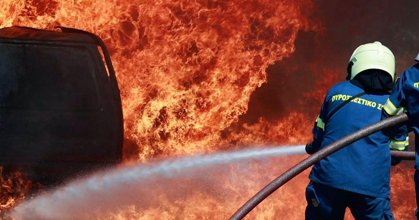 Τυλίχθηκε στις φλόγες εμπορικό όχημα στην Ορόκλινη