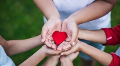210608151952_heart_hands-550×310