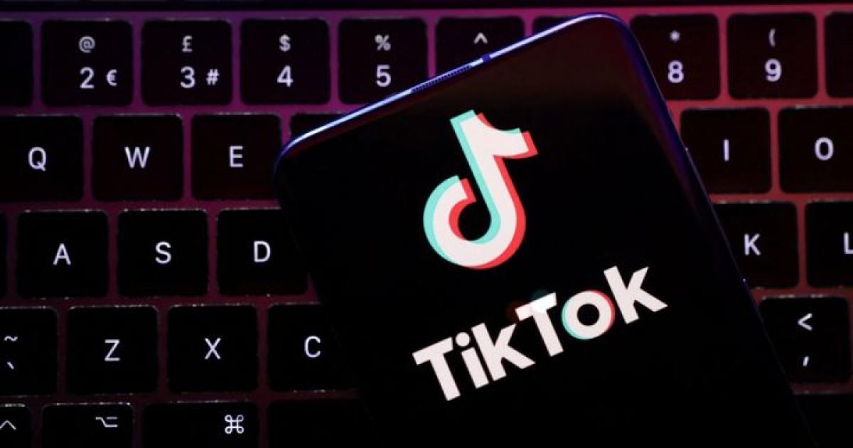 Έστησε «επιχείρηση» στο TikTok: Διαφήμιζε πλαστές άδειες κυκλοφορίας, τις πωλούσε για €90