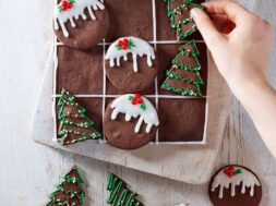 Edible-Christmas-noughts-and-crosses-f74ec9b