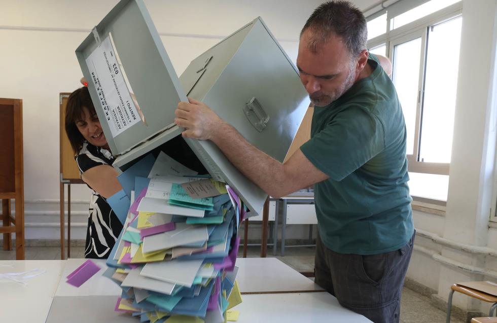 «ΝΑΙ» στους εκ μητρογονίας πρόσφυγες για δημοτικές, «ΟΧΙ» για τις βουλευτικές