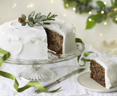 classic_christmas_cake_04076_16x9