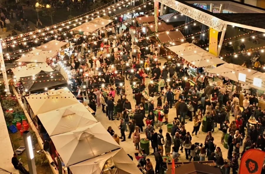 Αυτό είναι το πρόγραμμα για το Larnaca “Christmas Street Food and More Market” για τις 26 & 27 Δεκεμβρίου