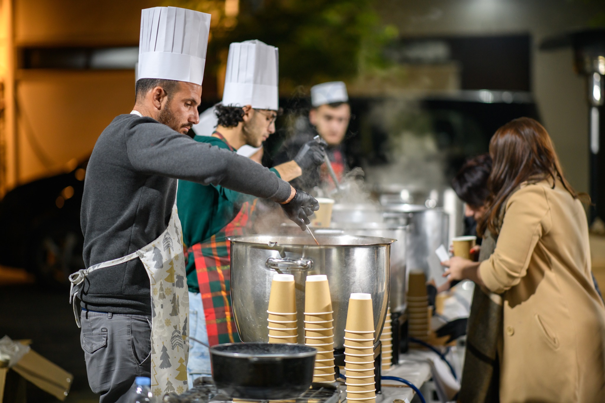 Τις 3000 μερίδες σούπας έφτασε η 3η εκδήλωση SOUP FEST στην Αραδίππου μέσα σε δυο ώρες   (φώτο)