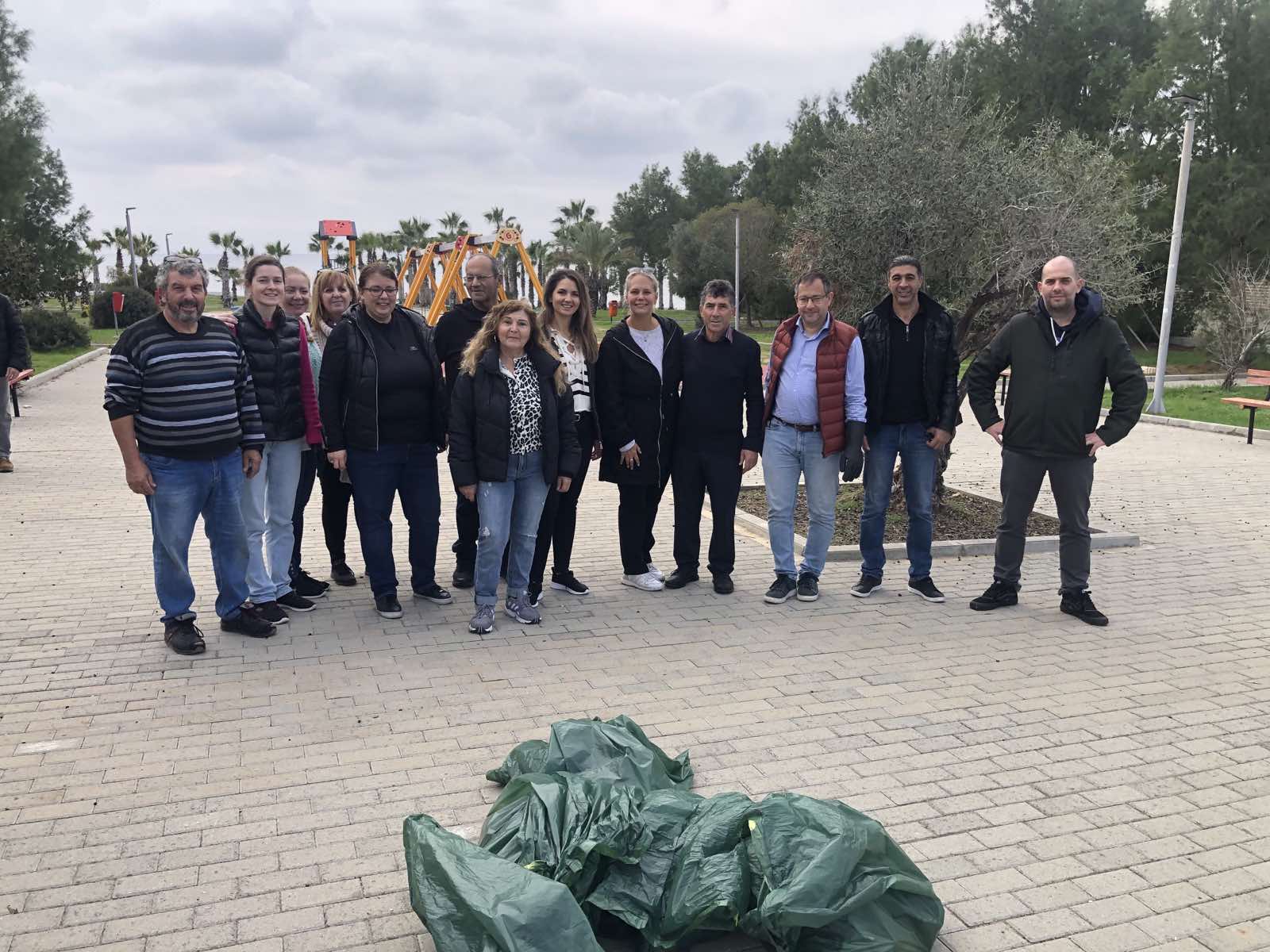 Μέλη του Δημοτικού Διαμερίσματος Περβολιών, με μέλη της Πρεσβείας της Ουγγαρίας καθάρισαν την περιοχή του πάρκου “Μπελογιάννης”