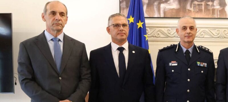 Ðñüåäñïò Äçìïêñáôßáò  ÔåëåôÞ äéáâåâáßùóçò íÝïõ Áñ÷çãïý êáé íÝïõ Õðáñ÷çãïý ôçò Áóôõíïìßáò