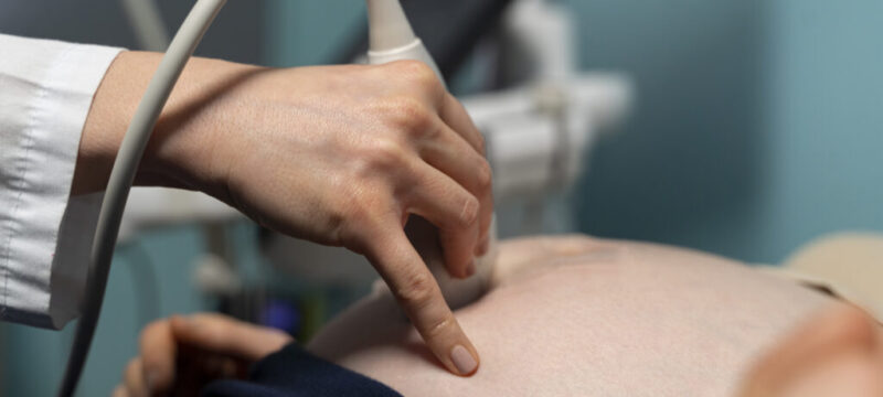 gynecologist-performing-ultrasound-consultation-1024×683