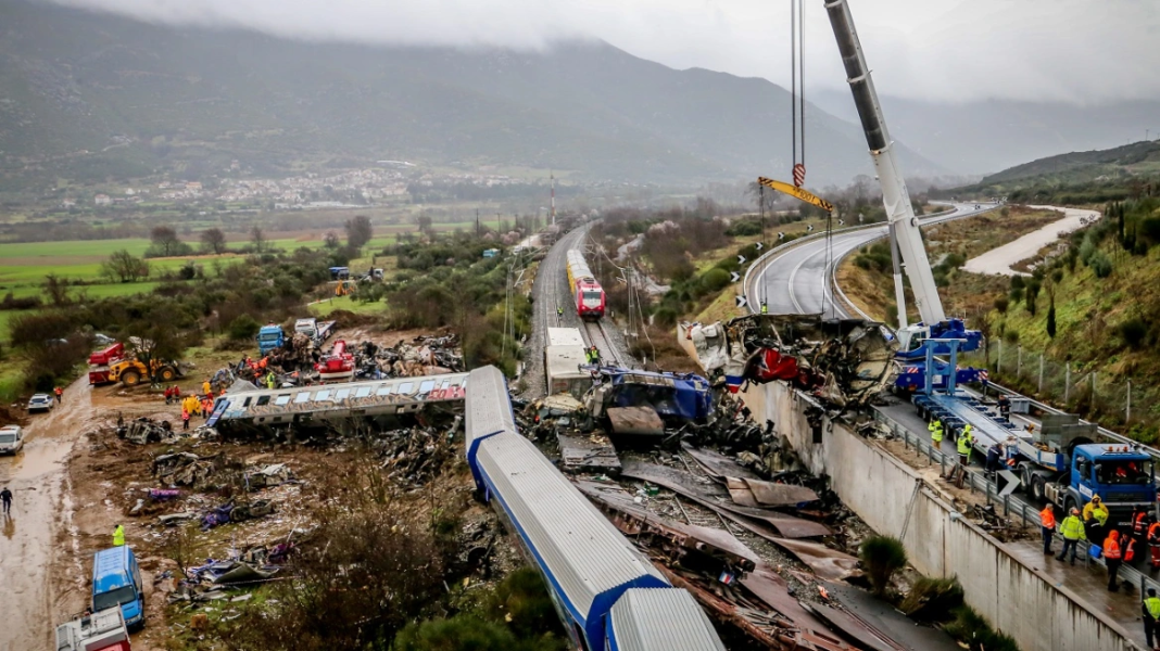 Βαριές ευθύνες σε ΟΣΕ και Hellenic Train δείχνει το επίσημο πόρισμα για Τέμπη – Αξιολογούνται τα νέα βίντεο