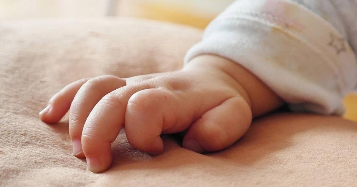 Από υπερθερμία ο θάνατος του 9μηνου βρέφους που «έσβησε» στο αυτοκίνητο της μητέρας του
