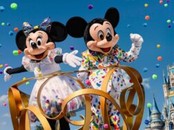 Disney-World-Mickey-Minnie-Parade-1