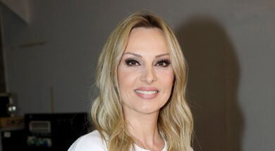 pou-tragoudaei-tora-bouzoukia-pegki-zina-athina