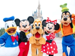 tokyo-disneyland-donald-mickey-pluto-minnie-goofy-with-castle