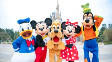 tokyo-disneyland-donald-mickey-pluto-minnie-goofy-with-castle