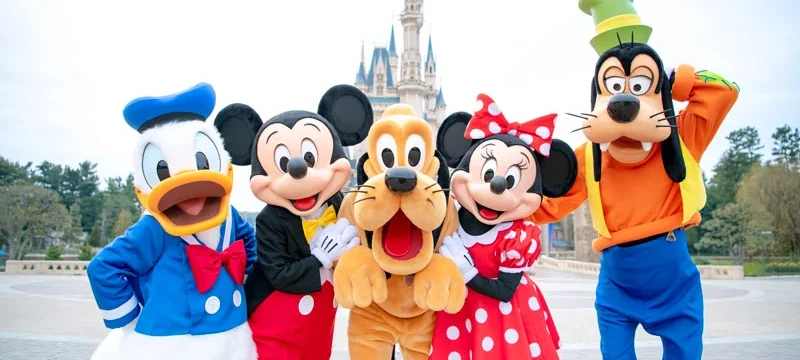 tokyo-disneyland-donald-mickey-pluto-minnie-goofy-with-castle