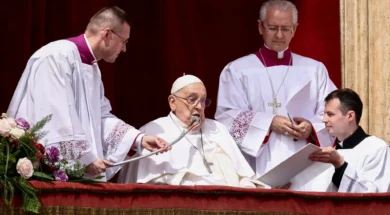 20int-pope-easter-01-kgzq-superJumbo_1745293986