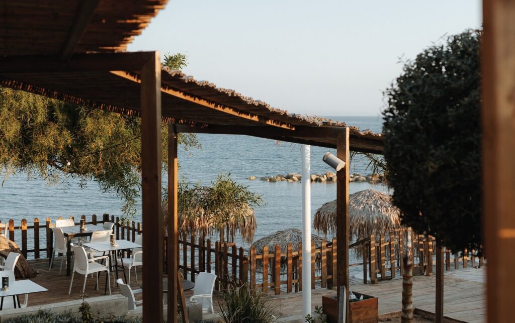 Αγαπημένο beach bar επέστρεψε και μας περιμένει
