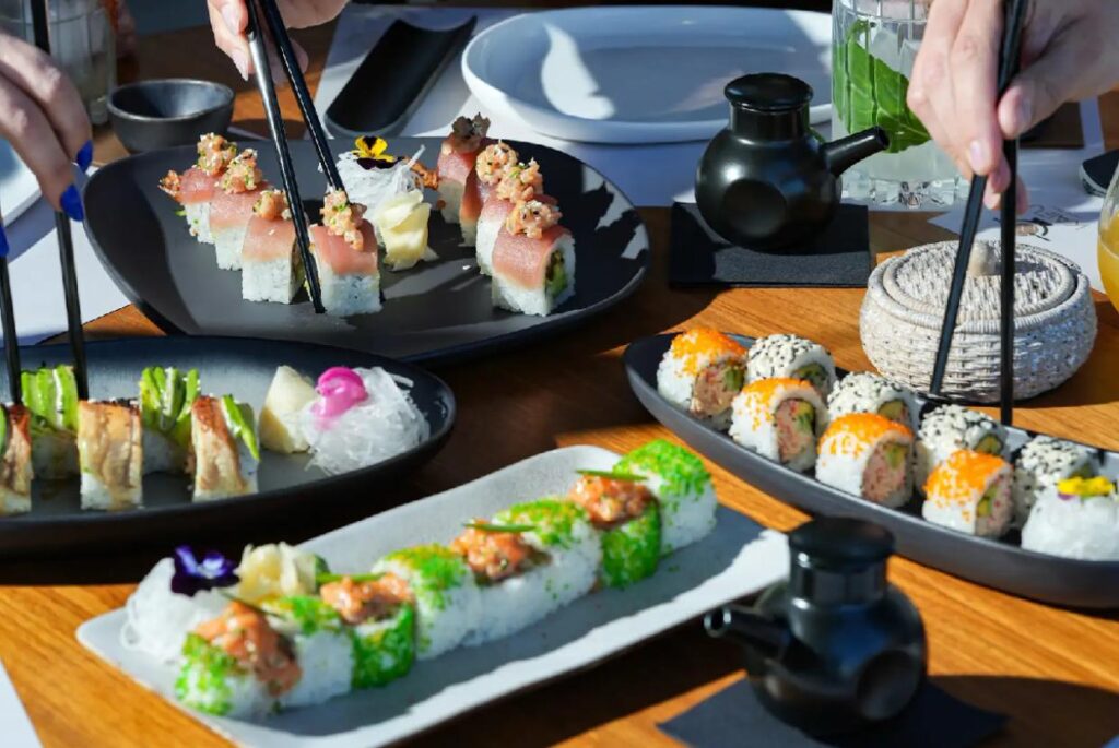 Το λατρεμένο Kaifu Sushi Bar επιστρέφει την Κυριακή – Ιαπωνικές γεύσεις και signature cocktails δίπλα στη θάλασσα