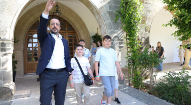 Πρόεδρος της Δημοκρατίας ‒ Παιδιά του Συλλόγου «Φλόγα» Ελλάδος και του Συνδέσμου «Ένα Όνειρο Μια Ευχή»