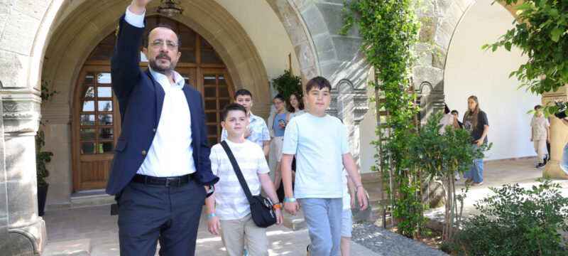 Πρόεδρος της Δημοκρατίας ‒ Παιδιά του Συλλόγου «Φλόγα» Ελλάδος και του Συνδέσμου «Ένα Όνειρο Μια Ευχή»