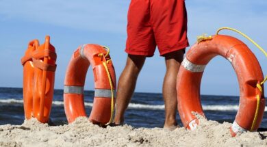 lifeguard-on-duty-3590445_960_720