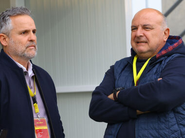 roka-karapatakis-aek-symvolaio