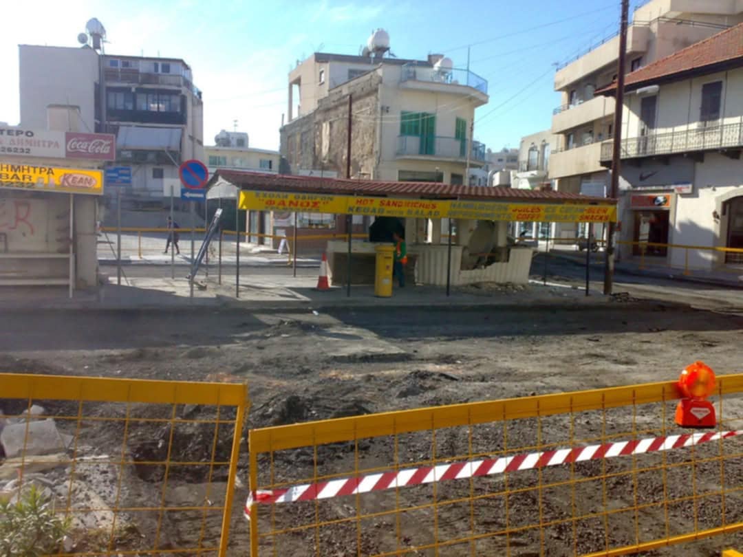 Απόγνωση στο εμπορικό κέντρο της Λάρνακας από τα έργα – βάζουν «λουκέτο» σε καταστήματα