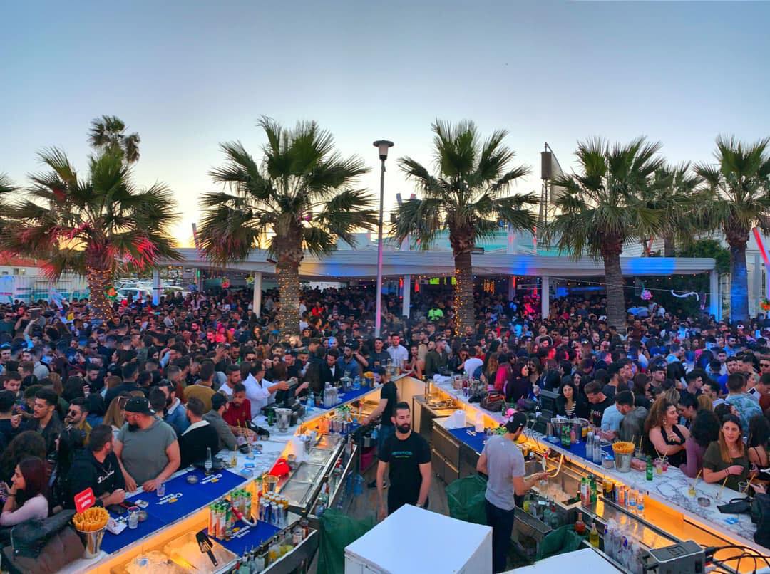 Retro Vibes και Χορός στο Ammos Beach Bar!