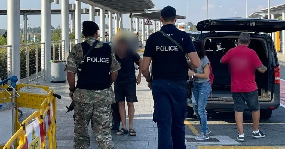 Προσπάθησε να φύγει από την Κύπρο με βαλίτσα γεμάτη με χρυσαφικά
