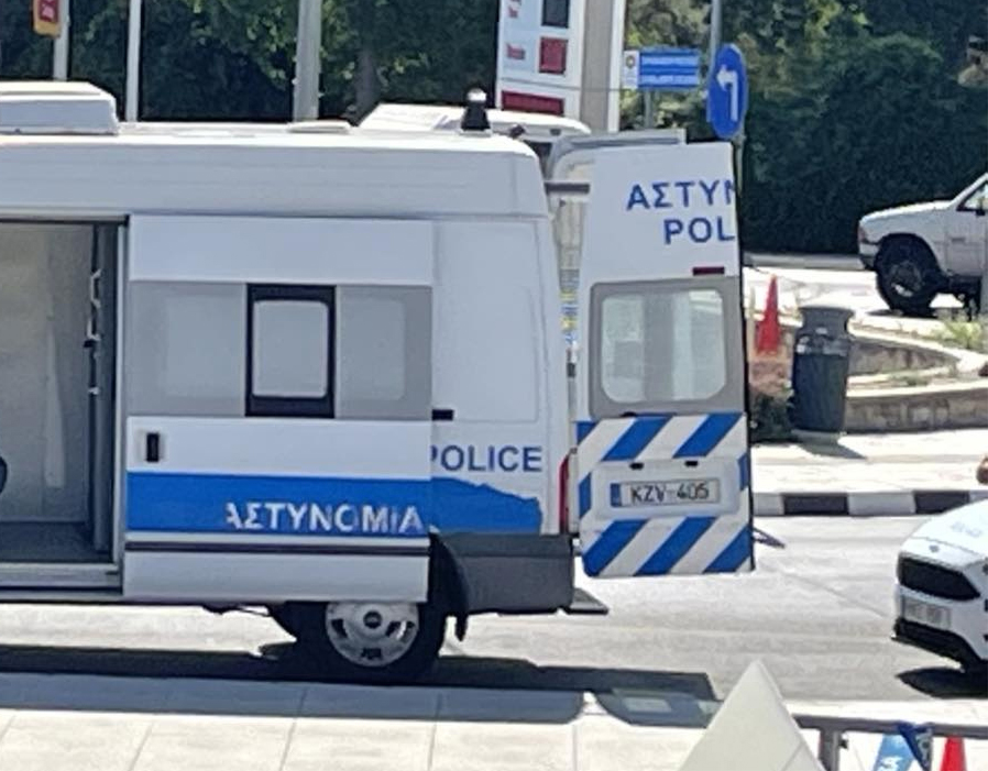 Γιατί είναι επικίνδυνη η μεταφορά σορών στα νεκροτομεία από αστυνομικούς