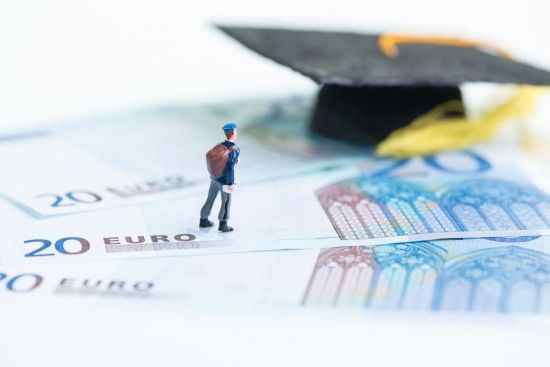 Φοιτητική χορηγία: Γιατί καθυστερεί η εξέταση των αιτήσεων (βίντεο)