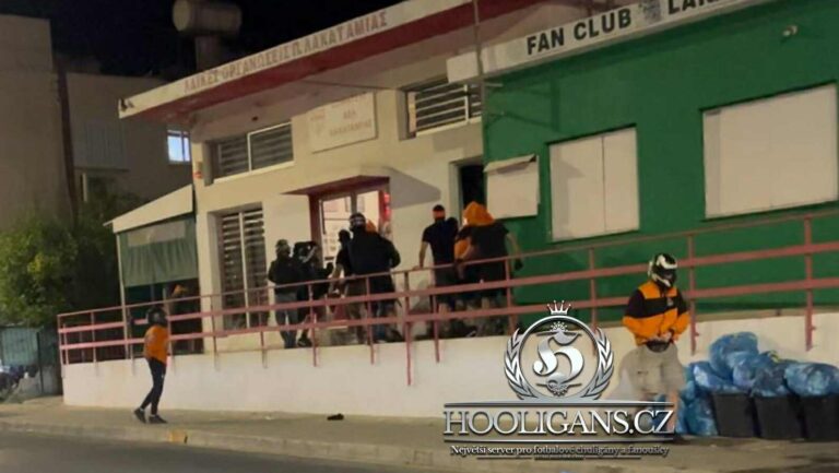 Ντοκουμέντο: Η στιγμή που κουκουλοφόροι μπούκαραν στις Λαϊκές Οργανώσεις Πάνω Λακατάμιας