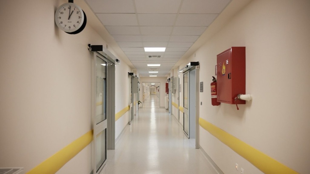 «Πράσινο» Βουλής για αποκεντρωμένη διοίκηση στα δημόσια νοσηλευτήρια, τι προνοεί
