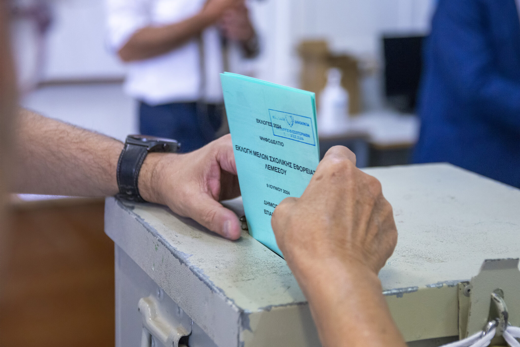 Οδηγούνται στην Ολομέλεια ψήφος στα 17 και αυτόματη εγγραφή σε εκλογικούς καταλόγους