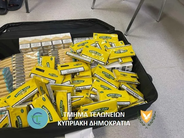 Πιάστηκε με 124 κούτες τσιγάρων στο Αεροδρόμιο Λάρνακας – Πρόστιμο €10.000 (φώτο)